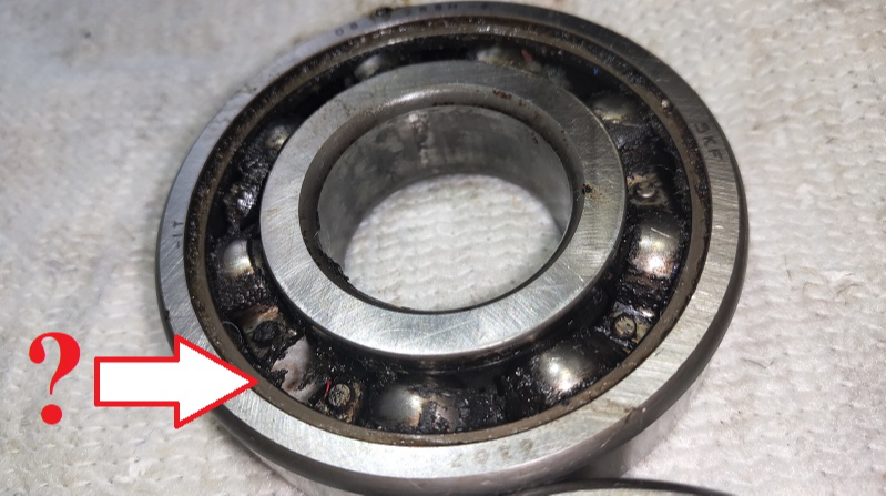 Unusual bearing defect 5